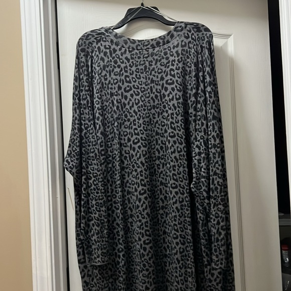 Black and gray animal print cardigan - Picture 5 of 5